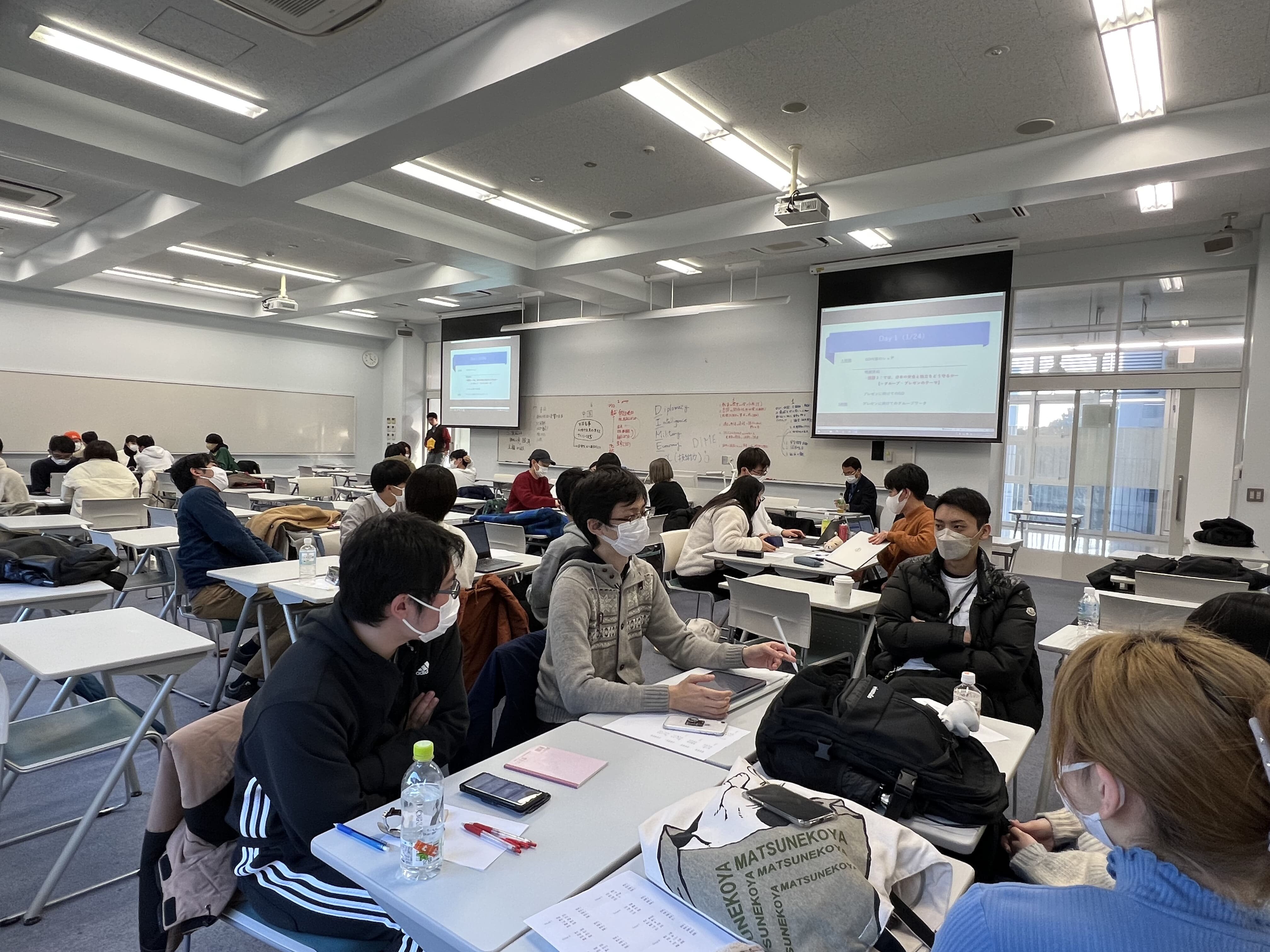 開催報告】元陸上幕僚長の岩田清文様による特別講義を実施 | 麗澤大学